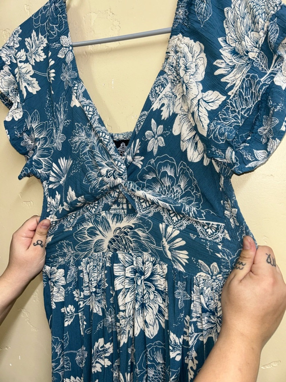 🔥5/$30🔥 Angie Blue and White Floral Maxi Dress | Size Small - Picture 9 of 11